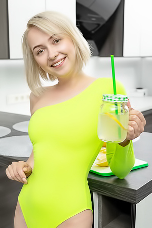 Bernie / Pop of Lime